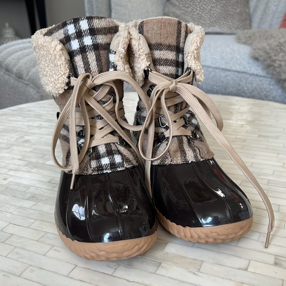 Dolce Vita Burberry Like Pattern Boots - Womens 8.5 - Picture 2 of 8